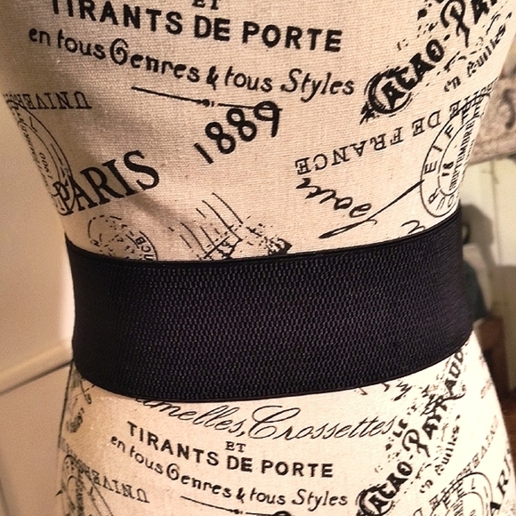 Elegant Black Feathered Women's Stretchable Belt - Picture 3 of 5